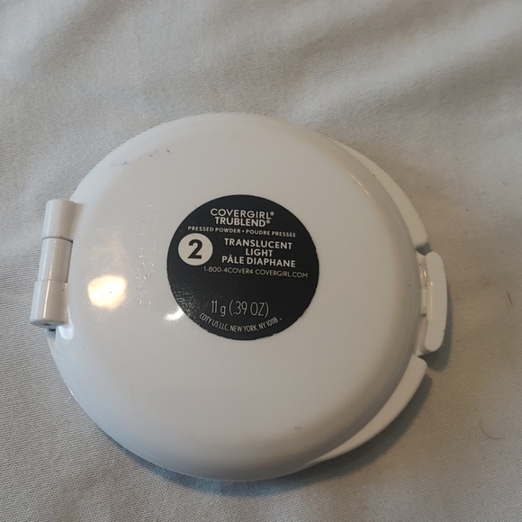 Powder foundation - Picture 2 of 3